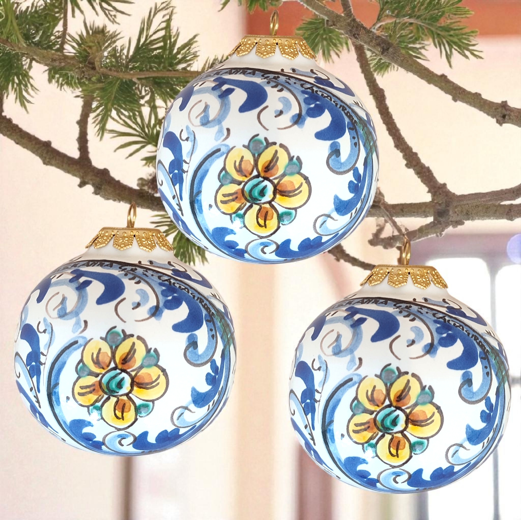 Palla Di Natale In Ceramica Di Caltagirone 600 Blu Tris Palla di Natale in Ceramica di Caltagirone 600 blu tris